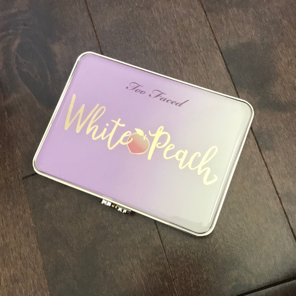 Too faced white peach palette